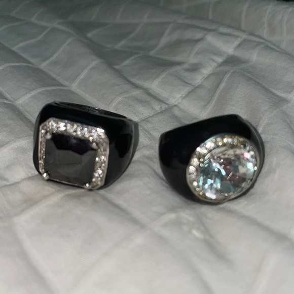 Jewelry - Pair of rings